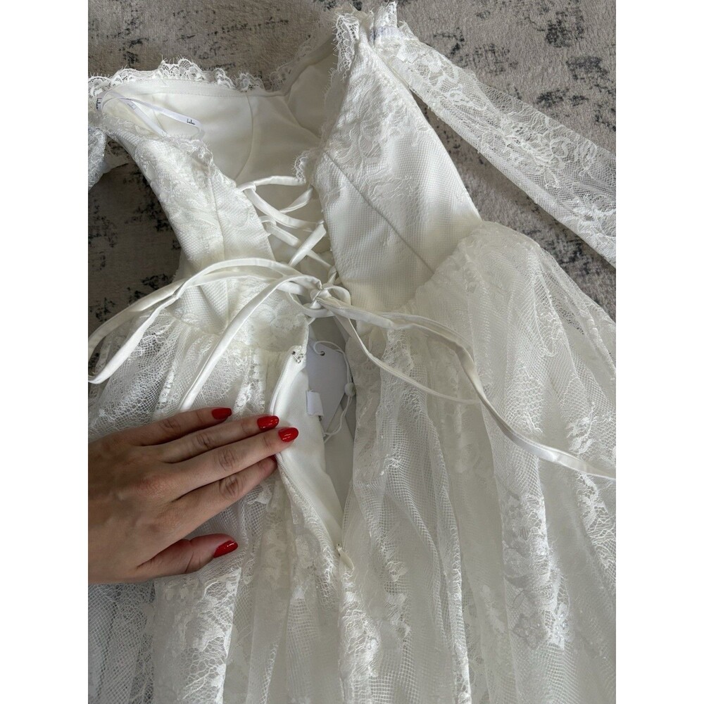 Lulu's Ivory Off-the-Shoulder Lace Bridal Gown with Lace-Up Back - Picture 7 of 8